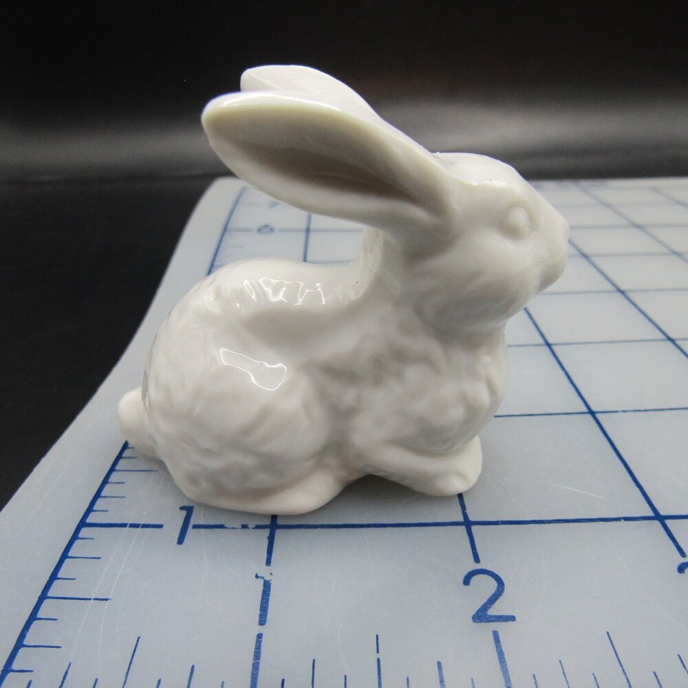 Two Otagiri Porcelain Rabbit Figurines - Picture 12 of 13